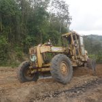 Prefectura impulsa el mejoramiento de la vía Rocafuerte – La Perla en el cantón Rioverde.