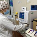 Prefectura fortalece la salud preventiva con laboratorio clínico accesible.