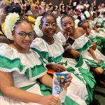 Prefectura rinde homenaje a artistas esmeraldeños en clausura de vacacional.