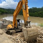 Prefectura de Esmeraldas registra 75% de avance en muros de gaviones en la vía E15 – Vuelta Larga.