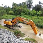 PREFECTURA EJECUTA TRABAJOS DE EMERGENCIA EN EL ESTERO DEL RECINTO VALDÉS PARA PREVENIR INUNDACIONES